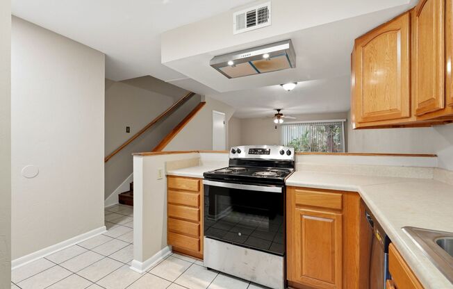 Move in special! Two weeks free with immediate move in! Convenient Townhome In SW Pickwick Park