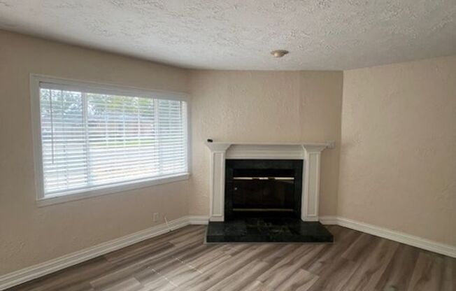 Beautiful 2 Bed and 1 Bath Home with 1 Car Garage Rent $1,995.00