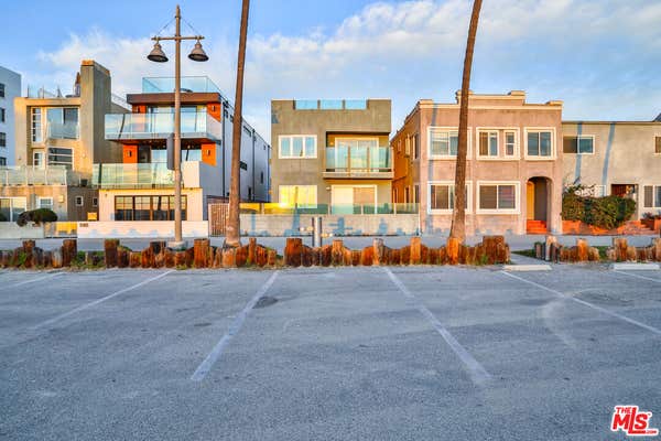 2207 OCEAN FRONT WALK