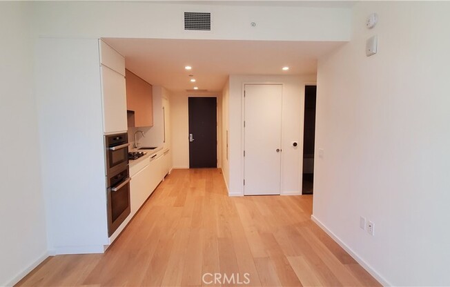 1 bed, 1 bath, 695 sqft, $2,700, Unit 2403