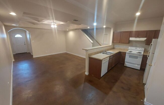 The Gardens at The Summit~Three Bedroom Townhome~Garage~Backyard