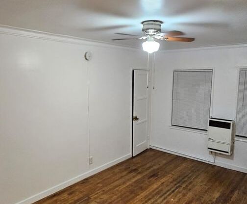 Studio, 1 bath, $1,300, Unit 205