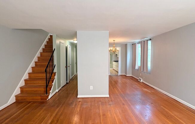 Spacious Lake Walker 3bd/2.5ba Home! Available now