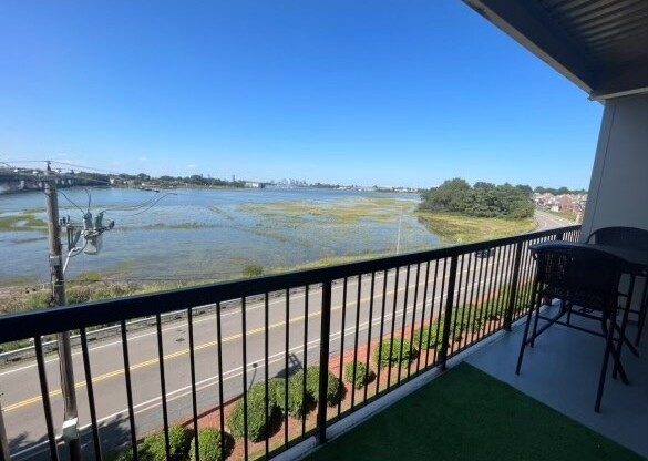 1 bed, 1 bath, 644 sqft, $2,400, Unit 407