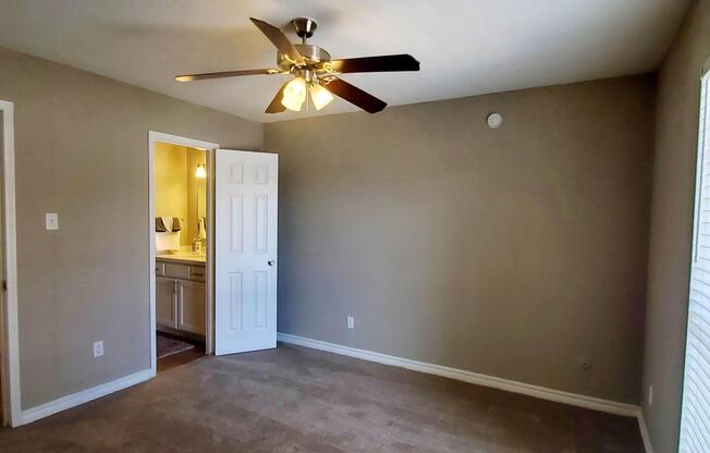 1 bed, 1 bath, 651 sqft, $869