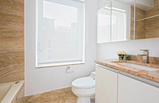 30 E 85 ST