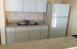 3 beds, 1 bath, $2,300, Unit # 158C