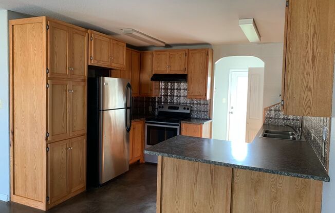 2 beds, 1 bath, 1,023 sqft, $895