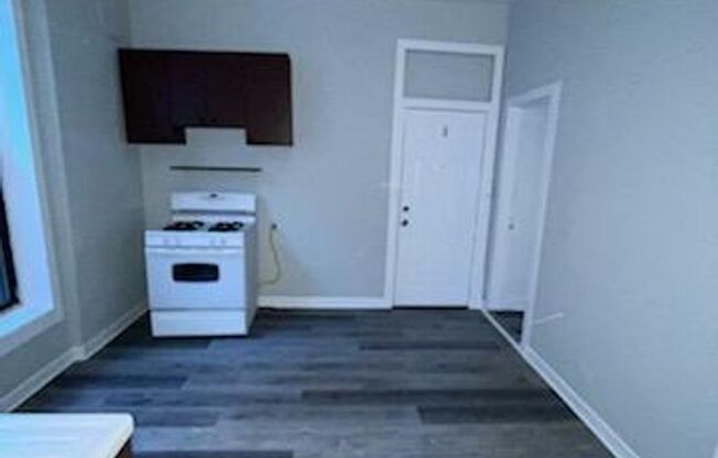 2 beds, 1 bath, $1,400