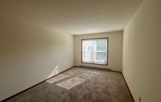 2 beds, 1 bath, $1,615