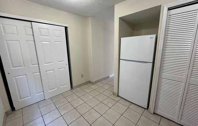 2 beds, 1 bath, 700 sqft, $995, Unit 190 Duncan-12