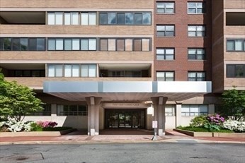 1 bed, 1 bath, 952 sqft, $3,450, Unit 17R