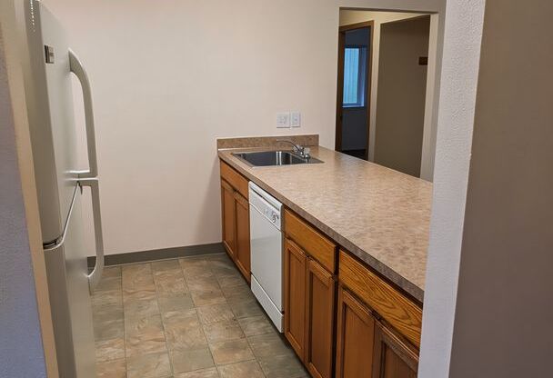 2 beds, 1 bath, 750 sqft, $1,195, Unit 31