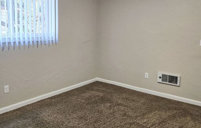 1 bed, 1 bath, 640 sqft, $1,050, Unit 19