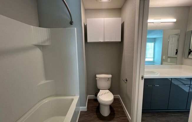 2 beds, 1 bath, 821 sqft, $2,770, Unit D033