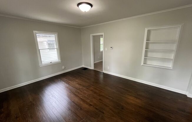 **REMODELED 2-BEDROOM HOUSE IN NORTH COLUMBUS!!**