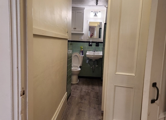 Studio, 1 bath, 425 sqft, $2,200, Unit 2