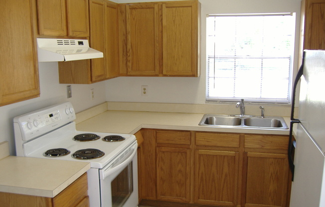 CUTE AFFORDABLE 2/2 DUPLEX off Michigan!