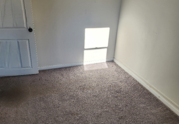 940 E LOCUST AVE