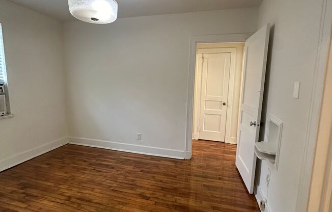 1 bed, 1 bath, 890 sqft, $975, Unit S748-4