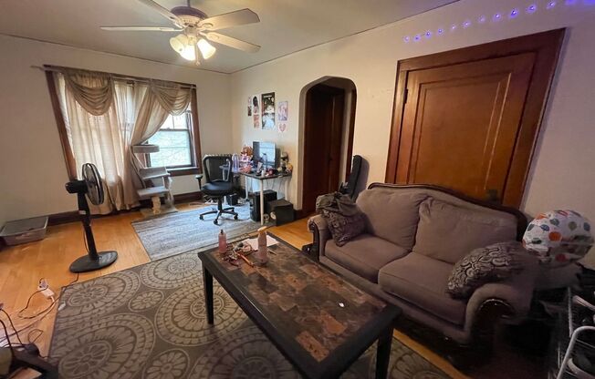 Studio, 1 bath, $895, Unit 24