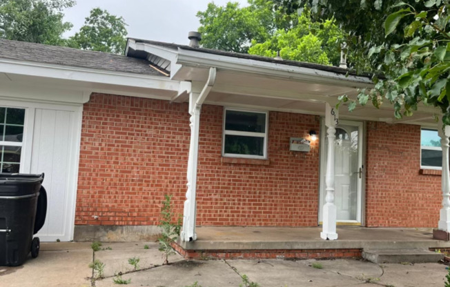 4 beds, 1 bath, $1,300