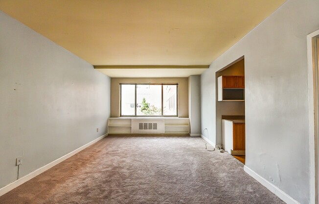 Charming & Bright Studio at River Place North, Includes Parking!