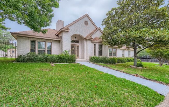 Stunning home in Vista Del Norte, ready for move in!