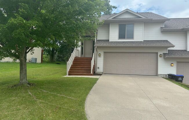 3 Bed 3 Bathroom Home Located Conveniently In Coralville, IA! FURNISHED!