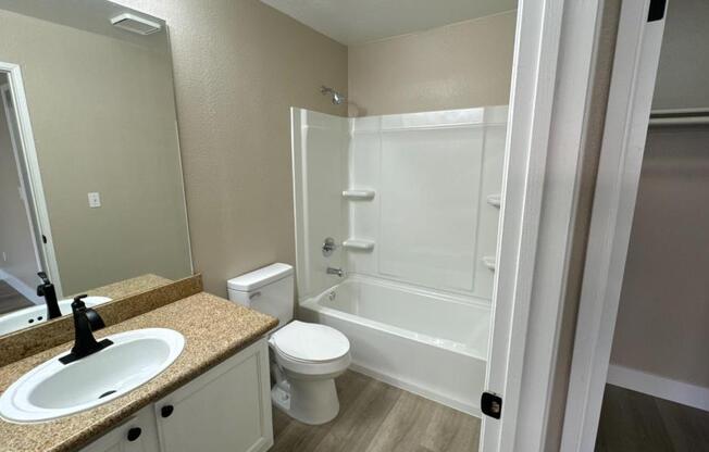 2 beds, 2 baths, 998 sqft, $1,600