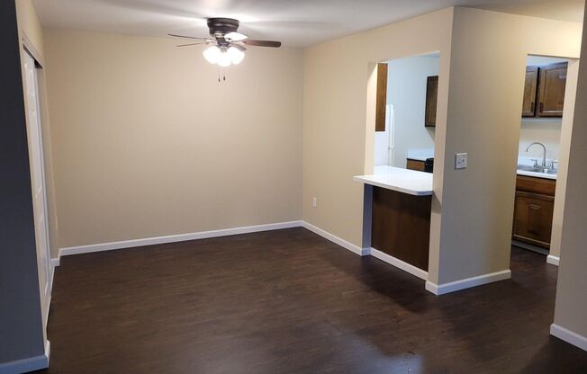 2 beds, 2 baths, $995, Unit 15