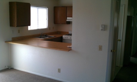 2 beds, 1.5 baths, 875 sqft, $900, Unit B