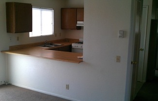 2 beds, 1.5 baths, 875 sqft, $900, Unit B