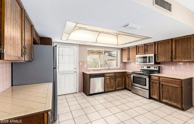 Great 3 bedroom home, updated bathrooms, rv gate