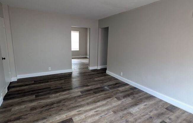 2 beds, 1 bath, 850 sqft, $850, Unit 2W