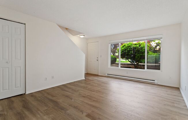 2 beds, 1 bath, 742 sqft, $1,595, Unit 29