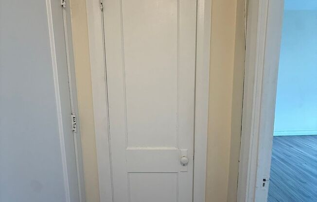 Studio, 1 bath, 295 sqft, $1,275, Unit Old King Edward 371