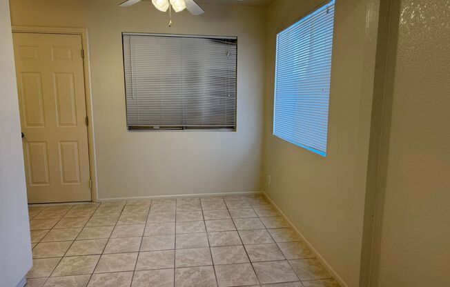 1 bed, 1 bath, 640 sqft, $899, Unit A