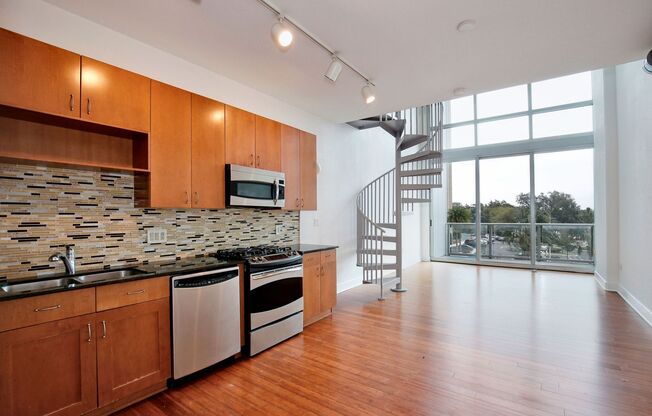 Beautiful 1/1.5 Modern Condo in the Highly Desired Vue at Lake Eola - Orlando!