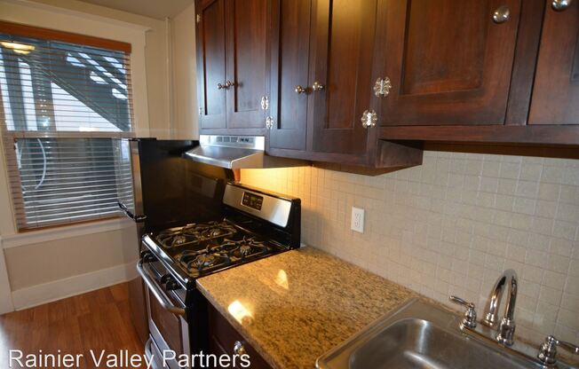 1002-1004 Earnest S Brazill St