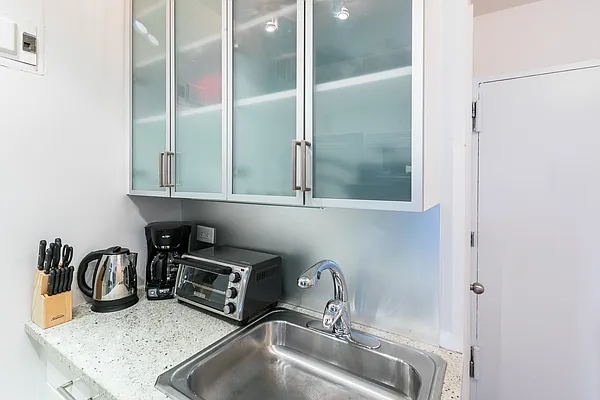 Studio, 1 bath, $3,750, Unit 14O