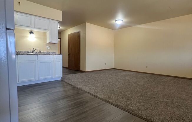 2 beds, 1 bath, 750 sqft, $825, Unit #6