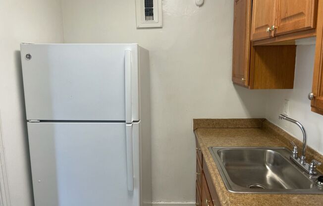 1 bed, 1 bath, 768 sqft, $1,385, Unit Royal York 112