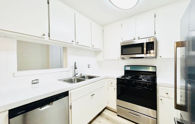 1 bed, 1 bath, $2,295, Unit 110