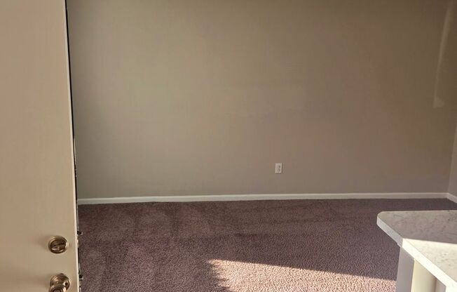 1 bed, 1 bath, 700 sqft, $925, Unit 1018 E Barton St Apt 1018-C