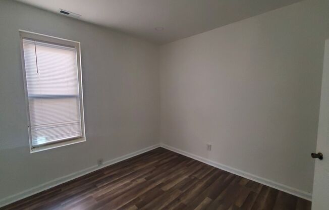 2 beds, 1 bath, $1,350, Unit 2nd Floor