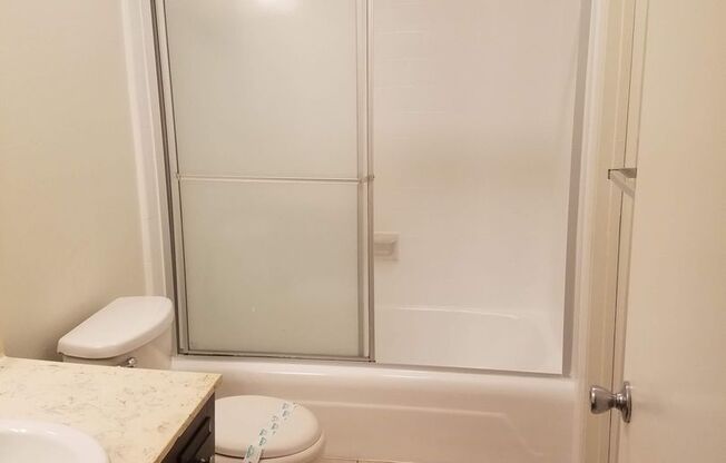 2 beds, 1.5 baths, 1,090 sqft, $1,650, Unit 38