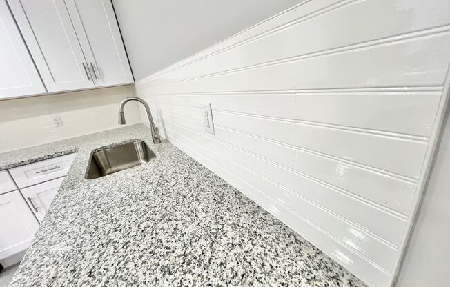 2 beds, 1 bath, $1,515, Unit 451 Frizzell Avenue Unit D R