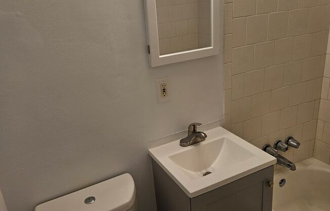 2 beds, 1 bath, $2,100