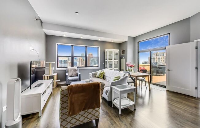2BD/2BTH PENTHOUSE  WITH PRIVATE TERRACE IN SOUHT LOOP